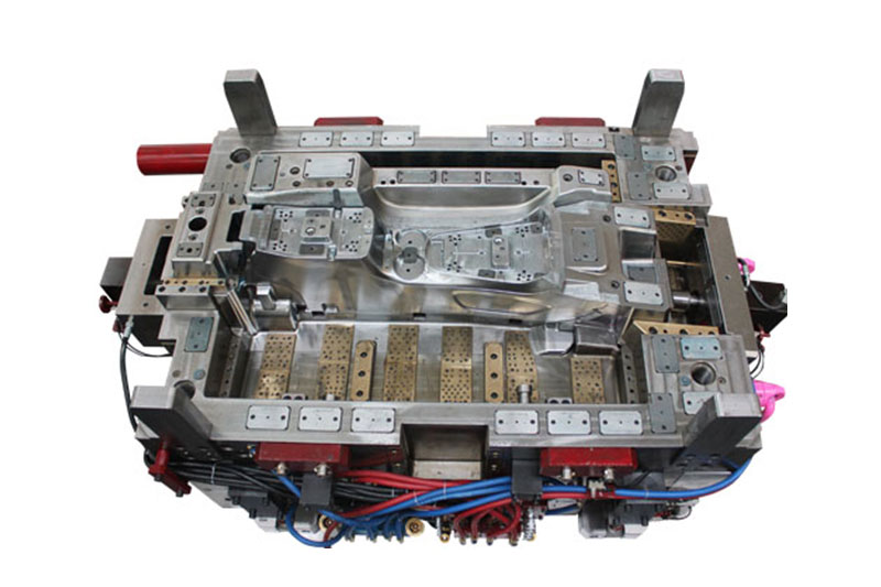 Injection mold tooling detail
